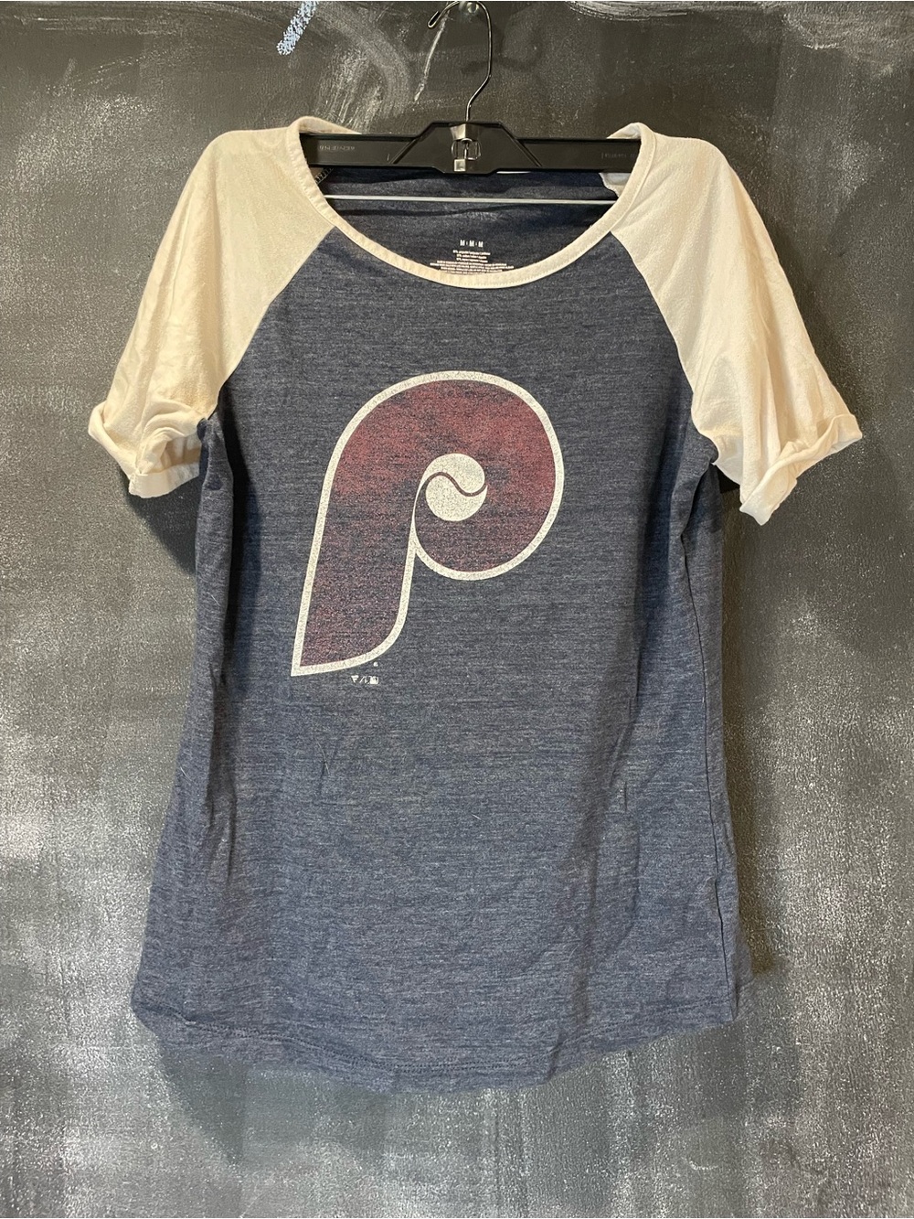 Philadelphia Phillies Women’s M Raglan Retro Logo Baseball Tee Shirt